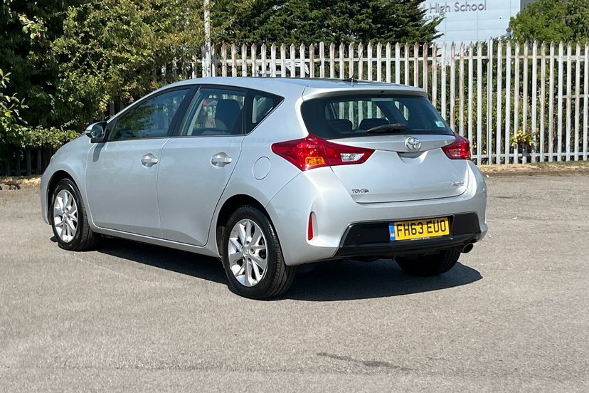 Toyota Auris 1.8 Vvt-h Icon Plus Cvt Euro 5 Ss White #29