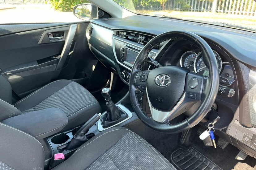 Toyota Auris 1.8 Vvt-h Icon Plus Cvt Euro 5 Ss White #32