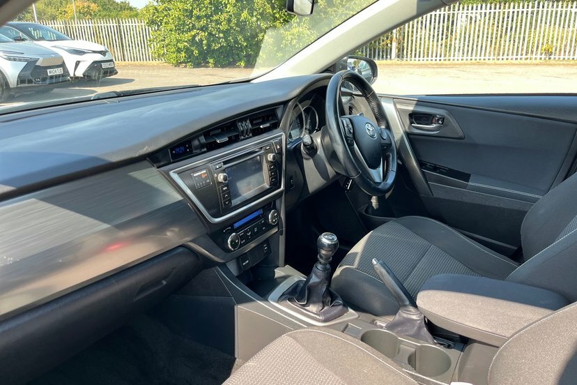 Toyota Auris 1.8 Vvt-h Icon Plus Cvt Euro 5 Ss White #24