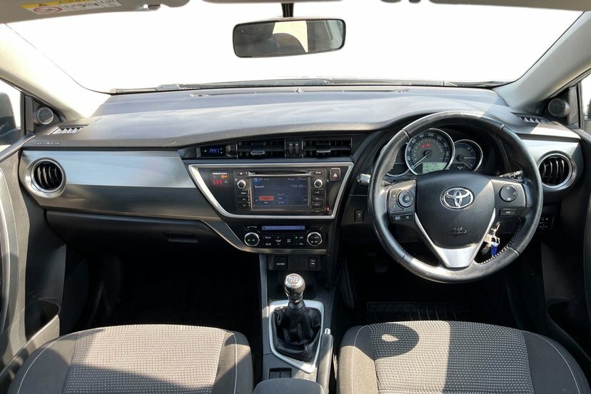Toyota Auris 1.6 V-matic Icon Hatchback Euro Silver #5
