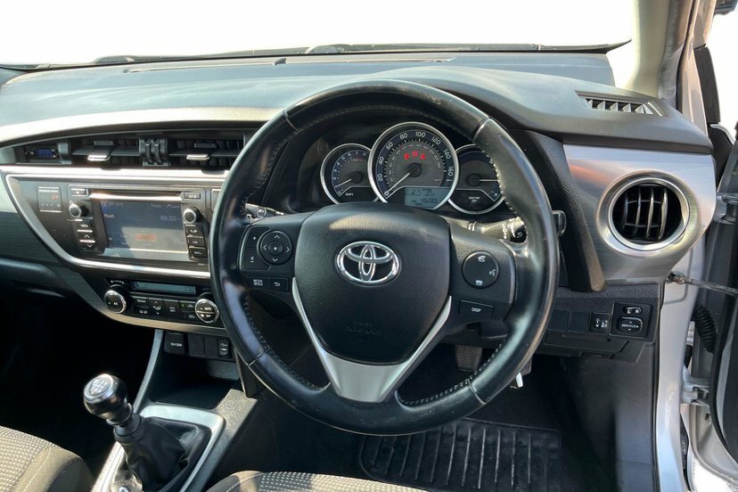 Toyota Auris 1.6 V-matic Icon Hatchback Euro Silver #6