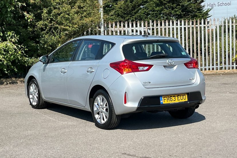 Toyota Auris 1.8 Vvt-h Icon Plus Cvt Euro 5 Ss White #30