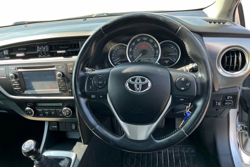 Toyota Auris 1.8 Vvt-h Icon Plus Cvt Euro 5 Ss White #8