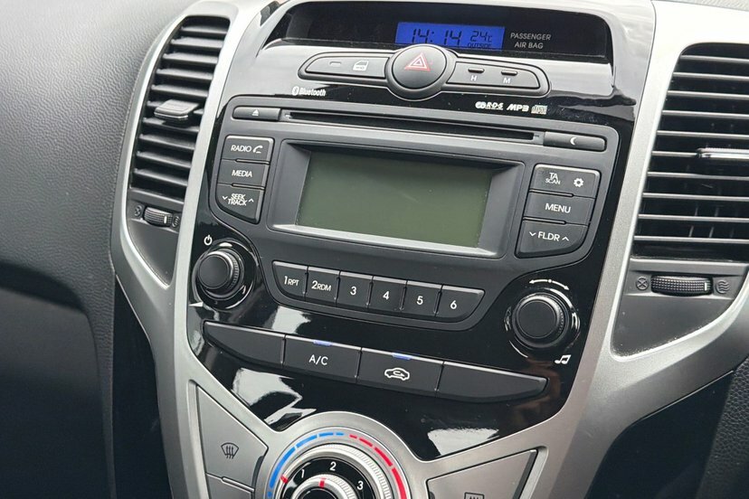 Hyundai Ix20 Premium Blue Drive 20 000 Miles Pan Roof Mpv Petro White #41