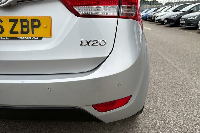 Hyundai Ix20 Premium Blue Drive 20 000 Miles Pan Roof Mpv Petro White #22