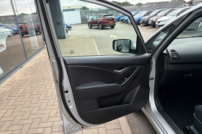 Hyundai Ix20 Premium Blue Drive 20 000 Miles Pan Roof Mpv Petro White #19