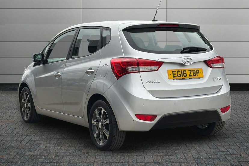 Hyundai Ix20 1.6 Se Hatchback 125 Ps Silver #3