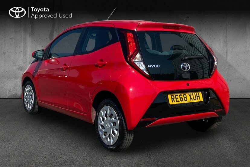 Toyota Aygo 1.0 Vvt-i X-play Hatchback 71 P Red #4