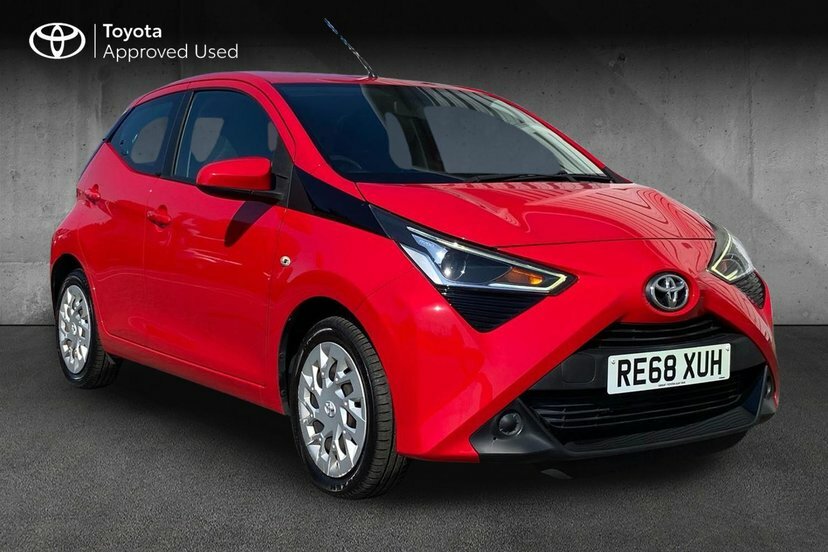 Toyota Aygo 1.0 Vvt-i X-play Hatchback 71 P Red