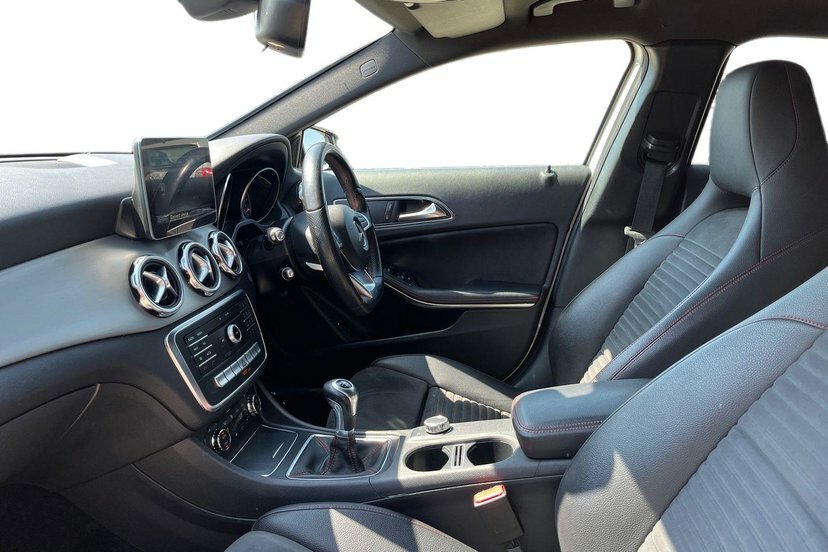 Mercedes-Benz GLA Class 2.1 Gla200d Amg Line Suv 136 Ps White #2