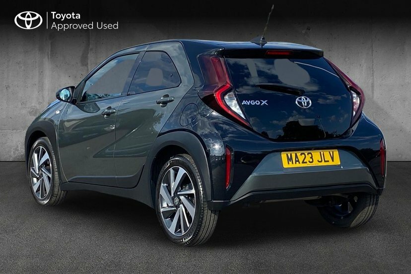 Toyota Aygo X 1.0 Vvt-i Edge Hatchback 72 Ps Black #4