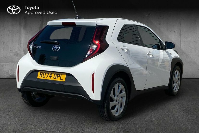 Toyota Aygo X 1.0 Vvt-i Pure Hatchback X-shift 72 Ps White #2