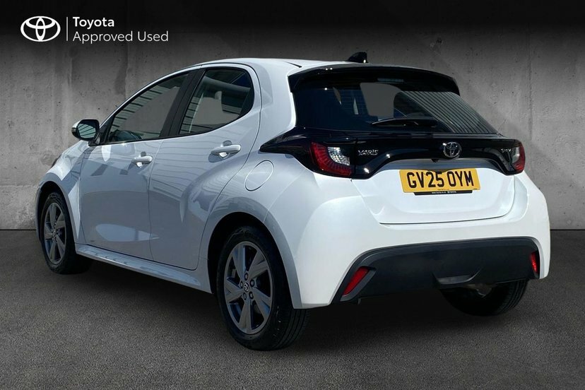 Toyota Yaris 1.5 Vvt-h Icon Hatchback Hybrid E-cvt White #4
