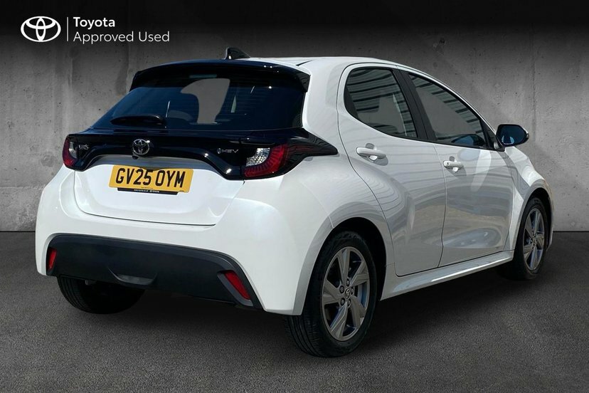 Toyota Yaris 1.5 Vvt-h Icon Hatchback Hybrid E-cvt White #2