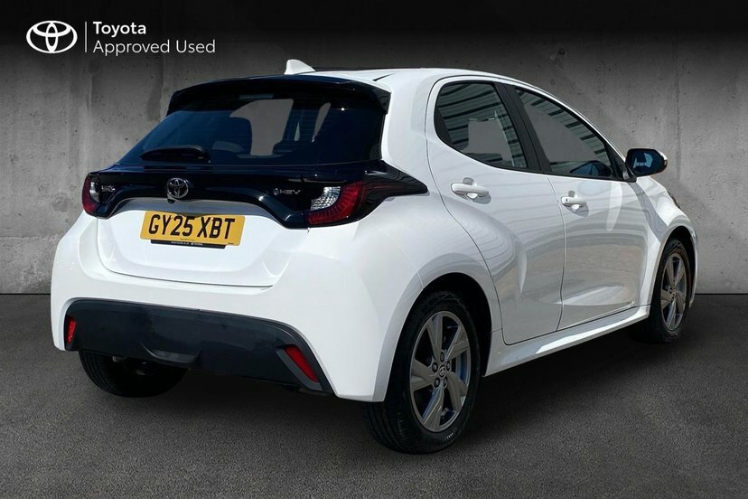 Toyota Yaris 1.5 Vvt-h Icon Hatchback Hybrid E-cvt White #2