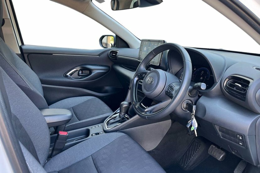 Toyota Yaris 1.5 Hybrid Icon Cvt White #10
