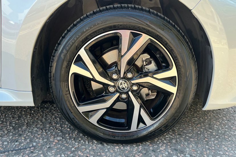 Toyota Yaris 1.5 Hybrid Icon Cvt White #26