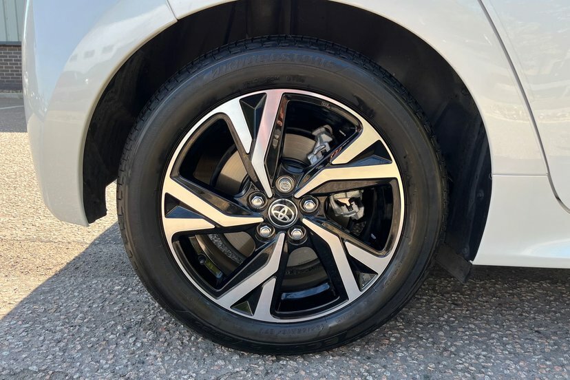 Toyota Yaris 1.5 Hybrid Icon Cvt White #25