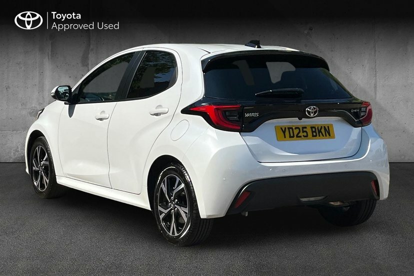 Toyota Yaris 1.5 Vvt-h Design Hatchback Hybrid E-cvt White #4