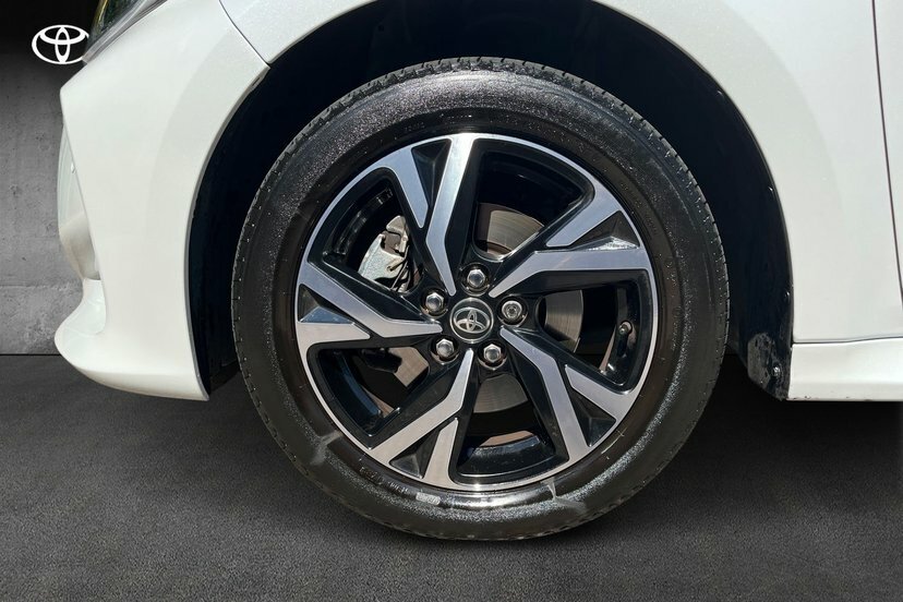 Toyota Yaris 1.5 Hybrid Icon Cvt White #17