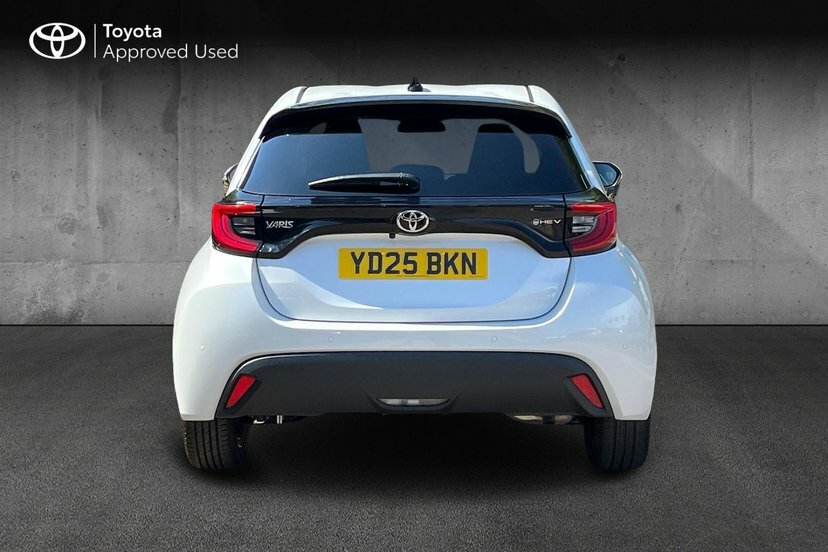 Toyota Yaris 1.5 Hybrid Icon Cvt White #18