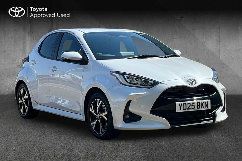 Toyota Yaris 1.5 Vvt-h Design Hatchback Hybrid E-cvt White