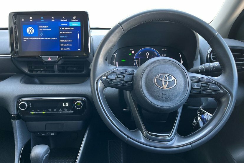 Toyota Yaris 1.5 Vvt-h Design Hatchback Hybrid E-cvt White #6
