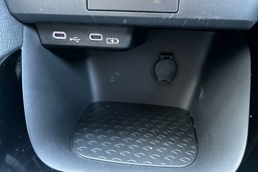Toyota Yaris 1.5 Hybrid Icon Cvt White #39