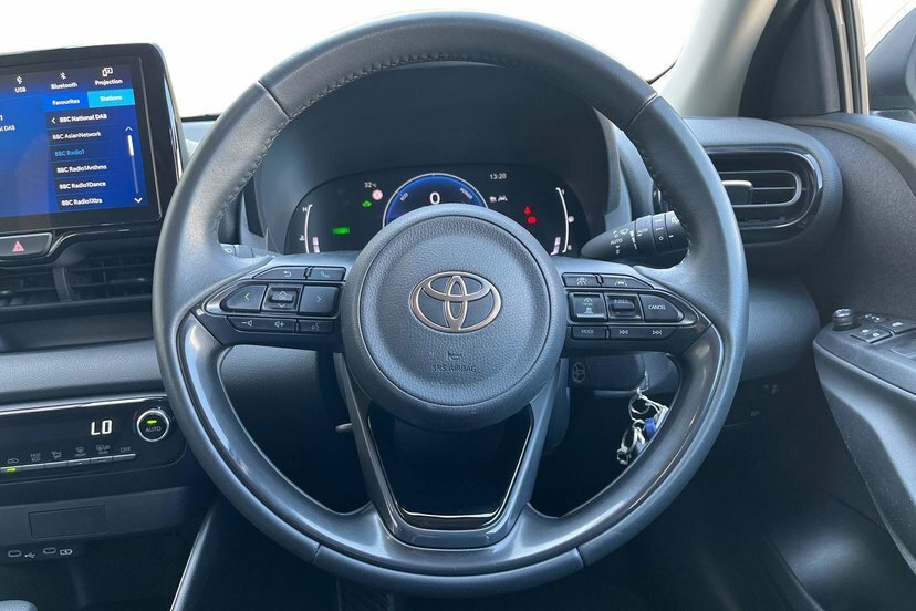 Toyota Yaris 1.5 Hybrid Icon Cvt White #7