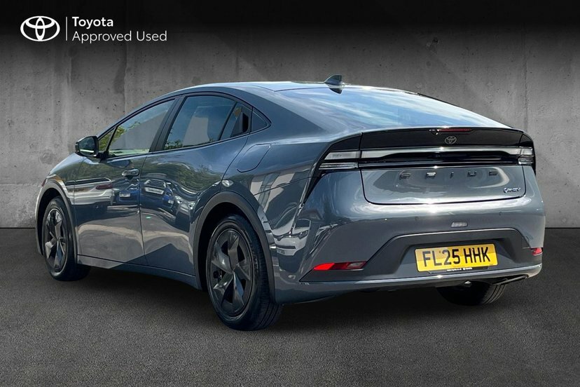 Toyota Prius 2.0 13.6Kwh Design Hatchback Plug-in Hy #4