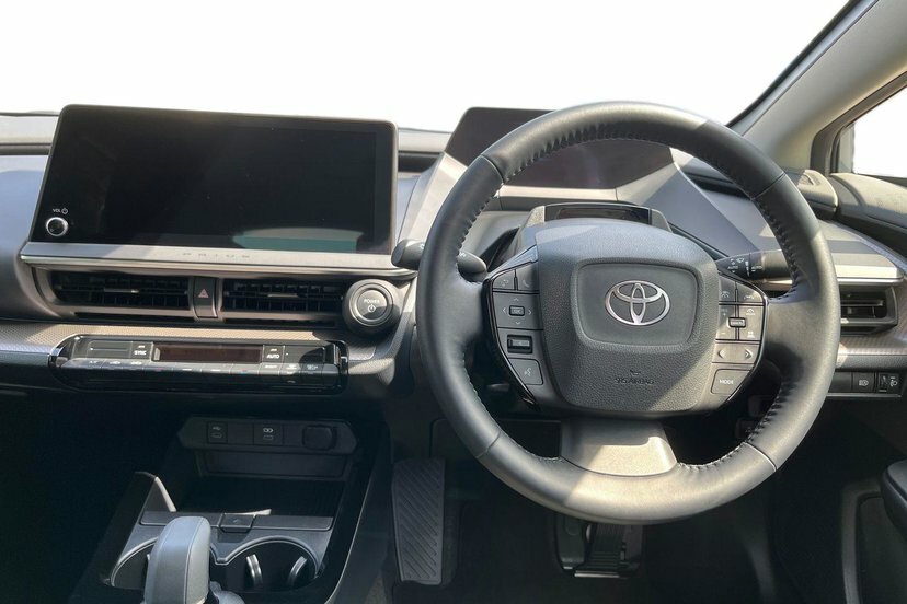 Toyota Prius 2.0 13.6Kwh Design Hatchback Plug-in Hy #6