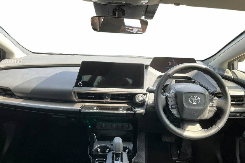 Toyota Prius 2.0 13.6Kwh Design Hatchback Plug-in Hy #5