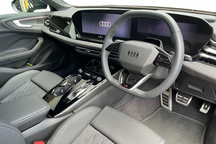 Audi A5 2.0 E-hybrid 25.9Kwh Black Edition Estate Petr Black #6