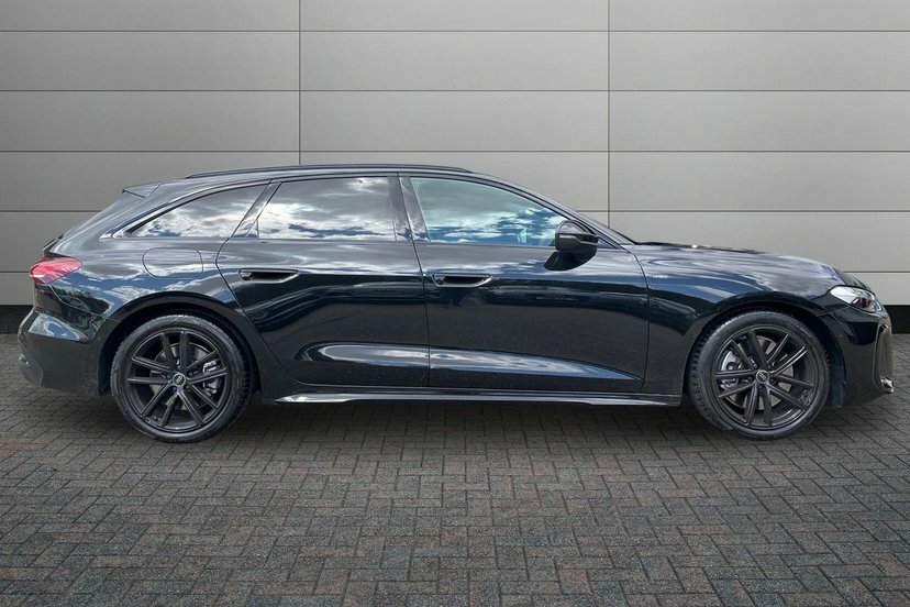 Audi A5 2.0 E-hybrid 25.9Kwh Black Edition Estate Petr Black #4