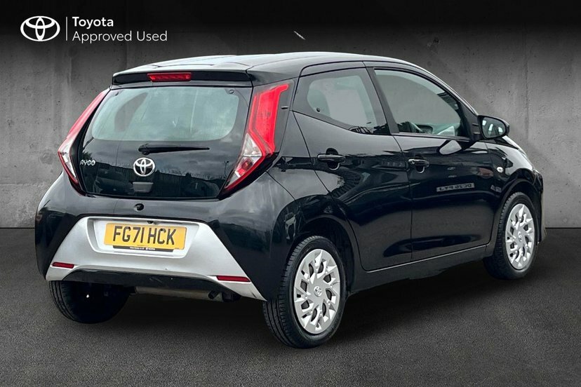Toyota Aygo 1.0 Vvt-i X-play Hatchback 71 P Black #2