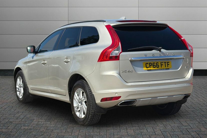 Volvo XC60 2.0 D4 Se Nav Suv 190 Ps Gold #3