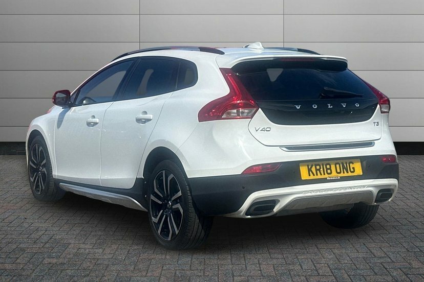 Volvo V40 Cross Country 1.5 T3 Pro Hatchback 152 Ps White #3