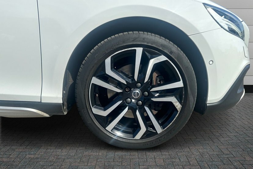 Volvo V40 Cross Country 1.5 T3 Pro Hatchback 152 Ps White #5