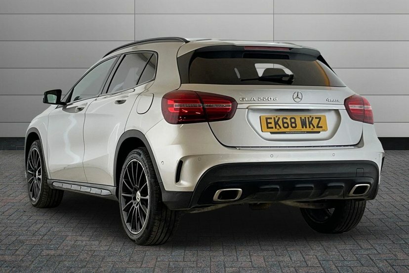 Mercedes-Benz GLA Class 2.1 Gla220d Amg Line Premium 7G-dct 4Matic Silver #3