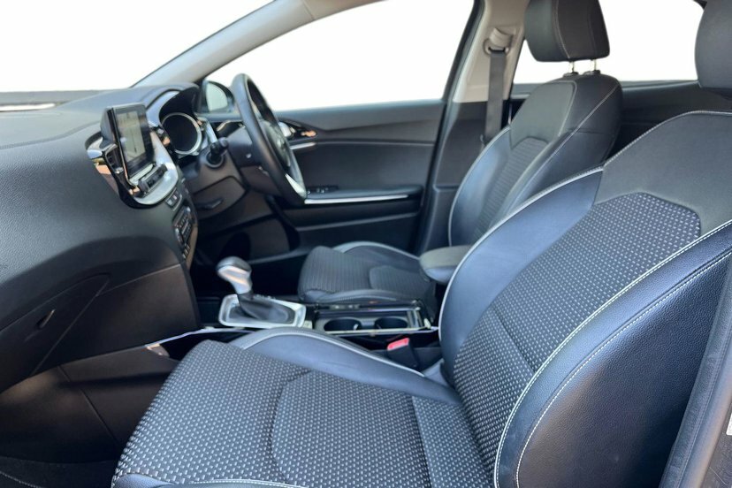 Kia Xceed 1.5 T-gdi 3 Suv Dct 158 Bhp Silver #2