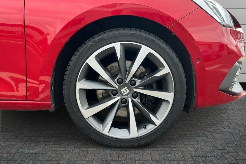 Seat Leon 1.5 Etsi Mhev Fr First Edition Hatchback Petro Red #5