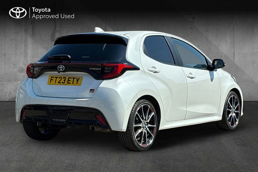 Toyota Yaris 1.5 Vvt-h Gr Sport Hatchback Hybrid E-c White #2