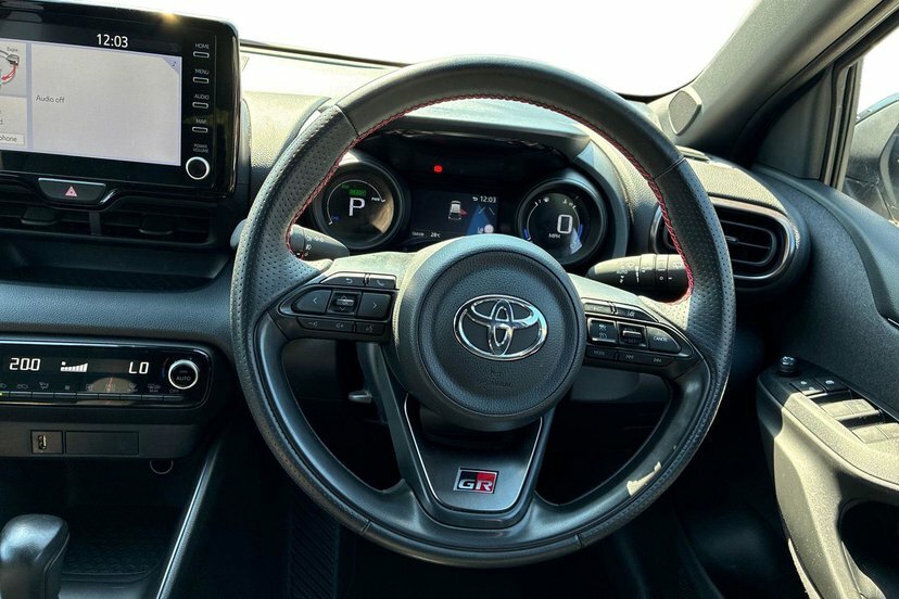 Toyota Yaris 1.5 Vvt-h Gr Sport Hatchback Hybrid E-c White #6
