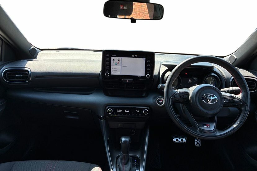Toyota Yaris 1.5 Vvt-h Gr Sport Hatchback Hybrid E-c White #5