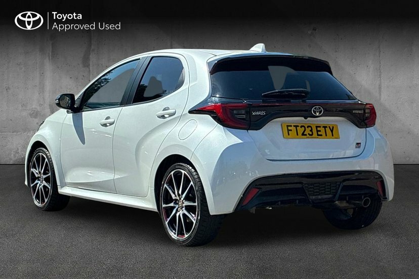 Toyota Yaris 1.5 Vvt-h Gr Sport Hatchback Hybrid E-c White #4