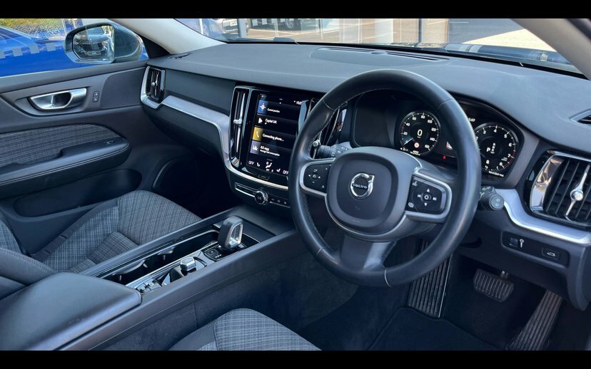 Volvo V60 2.0 B4 Mhev Momentum Estate Hybrid Blue #6