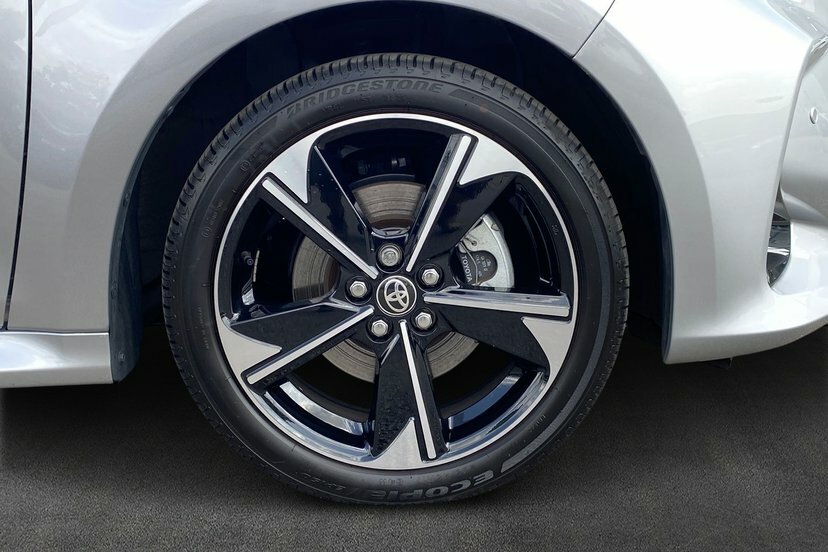 Toyota Yaris Toyota 1.5 Hybrid Design Cvt Hatchback #18