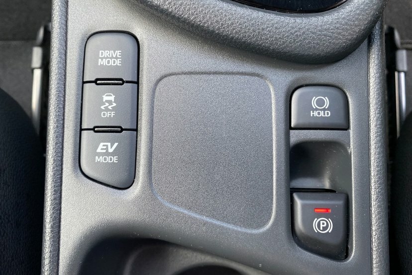 Toyota Yaris Toyota 1.5 Hybrid Design Cvt Hatchback #27
