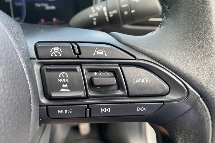 Toyota Yaris Toyota 1.5 Hybrid Design Cvt Hatchback #23