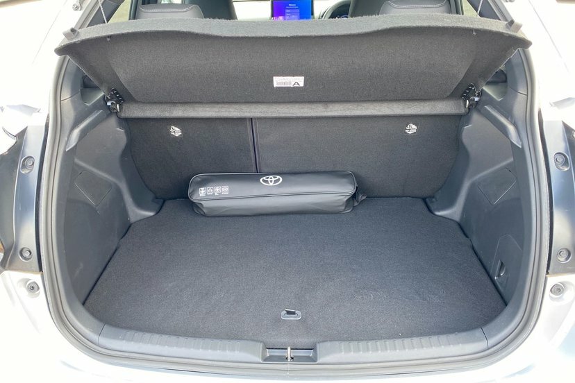 Toyota Yaris Toyota 1.5 Hybrid Design Cvt Hatchback #14
